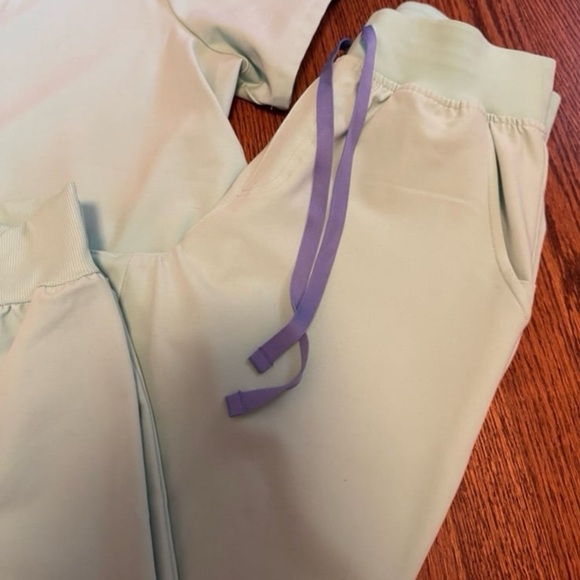 Figs Scrub Set - Picture 6 of 10